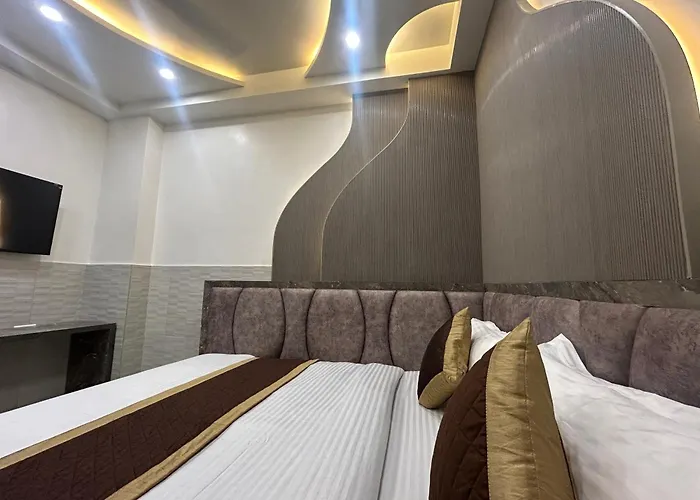 Grand Plaza Hotel S & G Paharganj Main Bazar