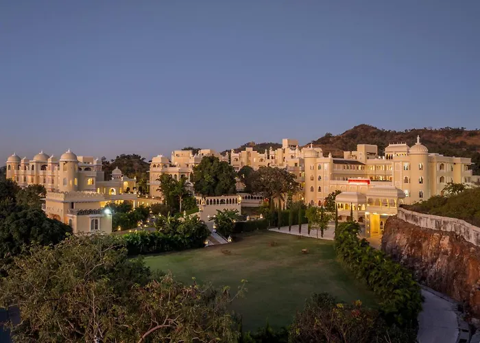 The Everest Hill Resort Suites With Jacuzzi Spa - Resort In Kumbhalgarh
