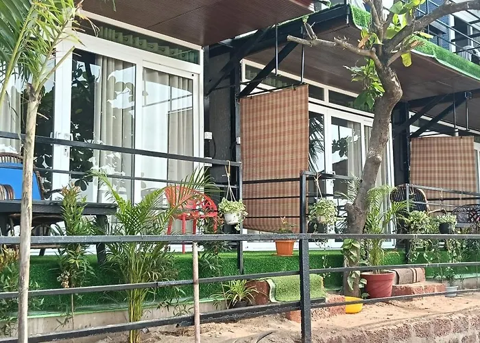 Casa Beach Hut Resort