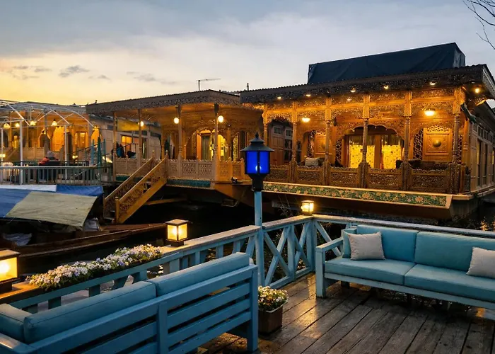 The Heritage Group Of Houseboats