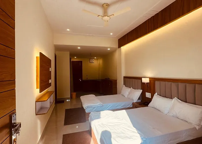 Hotel Rishikesh Paradise - Best Stay In Tapovan , Guests Favourite,Travellers Delight !!