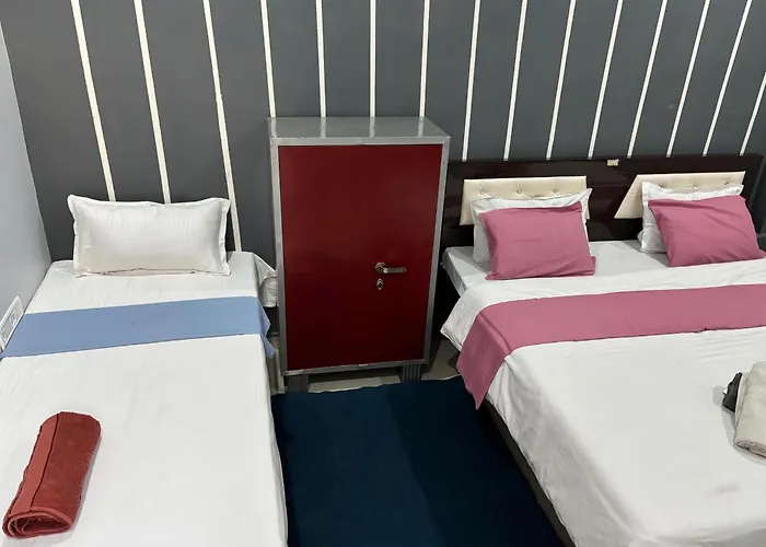 Room In Only 999 Front Of Ram Mandir Gate"" Tha Rudra Prabha Inn""