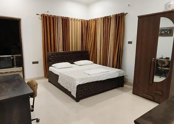 Urban Bliss - Luxury Villa, Gym, Kitchen, Library, 5 Min Dlw, 10 Min Station & Bhu