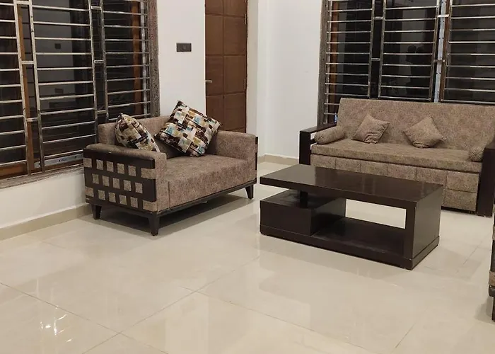 Urban Bliss - Luxury Villa, Gym, Kitchen, Library, 5 Min Dlw, 10 Min Station & Bhu