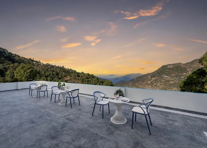 The Snow Leopard 6Bhk Villa - Family Groups & Events & Open Air Rooftop & Balcony