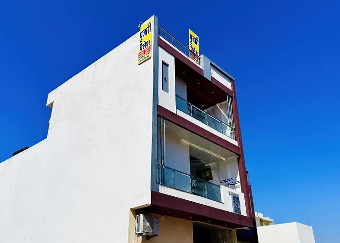 Hotel Pujari Palace