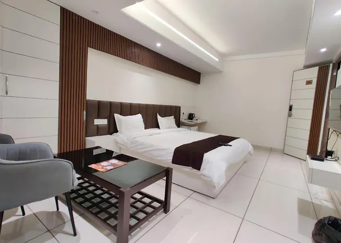 Hotel M K