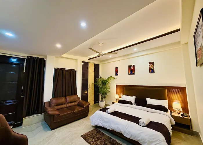 Hotel Oxygen Crown-Couple Friendly-Noida Sector 19