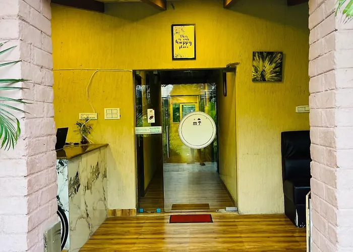 Mofo Cuzzi Inn Omr Chennai