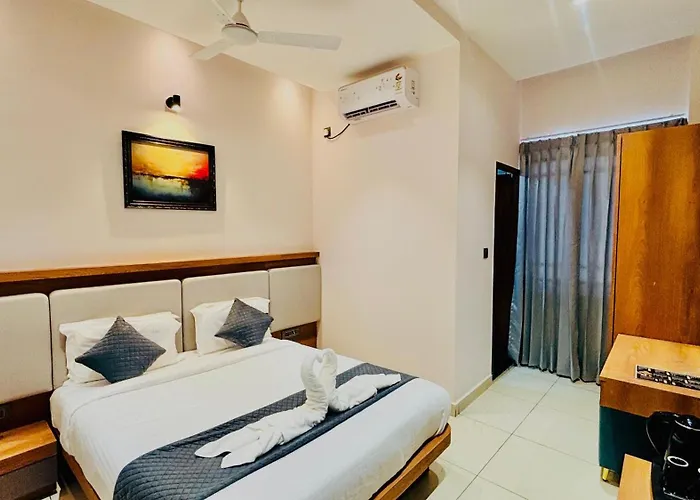 Hotel Emora Keys, 500 Mtrs From Madikeri Fort