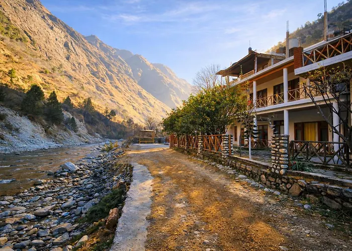 The Riverside Boutique Inn - Tirthan Valley , With Garden, Bonfire & Free Parking #Pet-Friendly