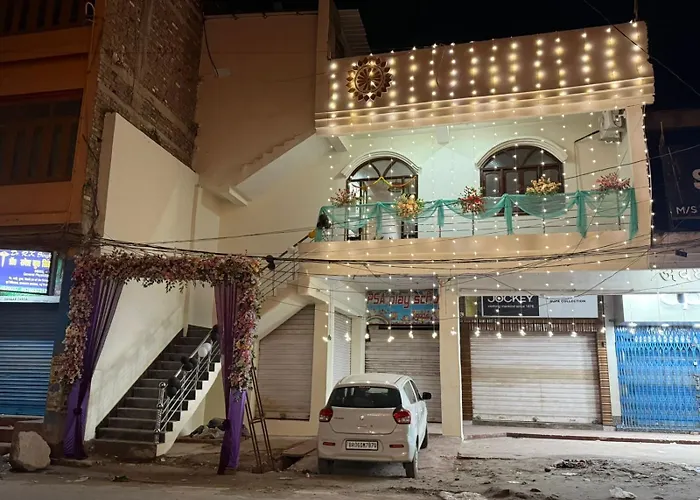 Shri Awadh Hotel