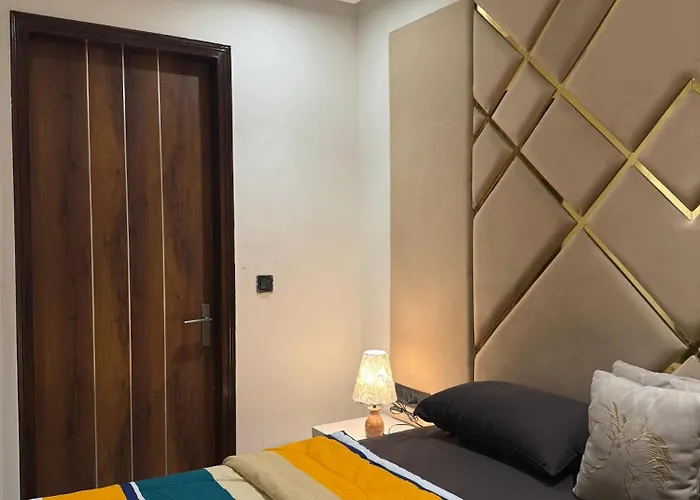 The Social Haven-A Cozy Urban Retreat