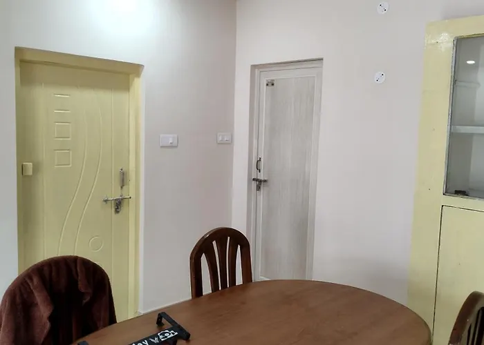 Rahuls 3Bhk Service Apartment Near Decathalon Sports