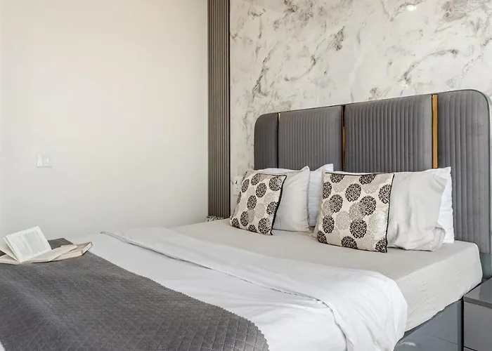 Kaveri Studio Apartment Near India Expo Centre