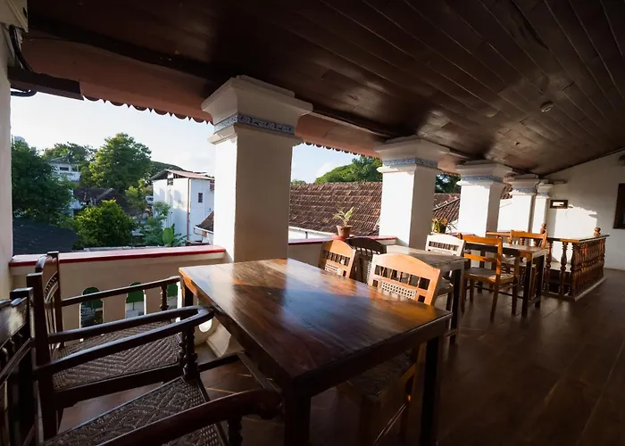 Old Courtyard Hotel