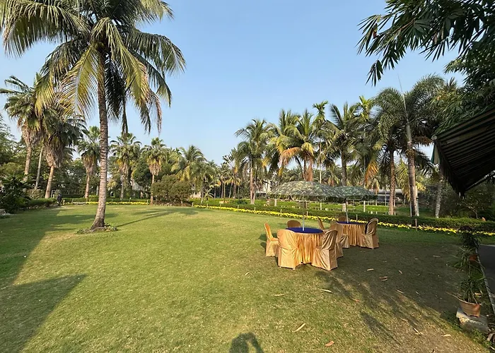 Breathing Earth - Rooms And Pool Kolkata