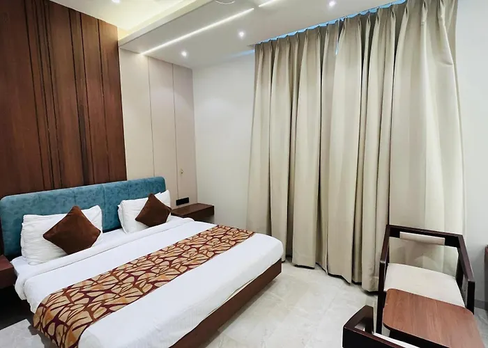 Hotel The Marque Mathura