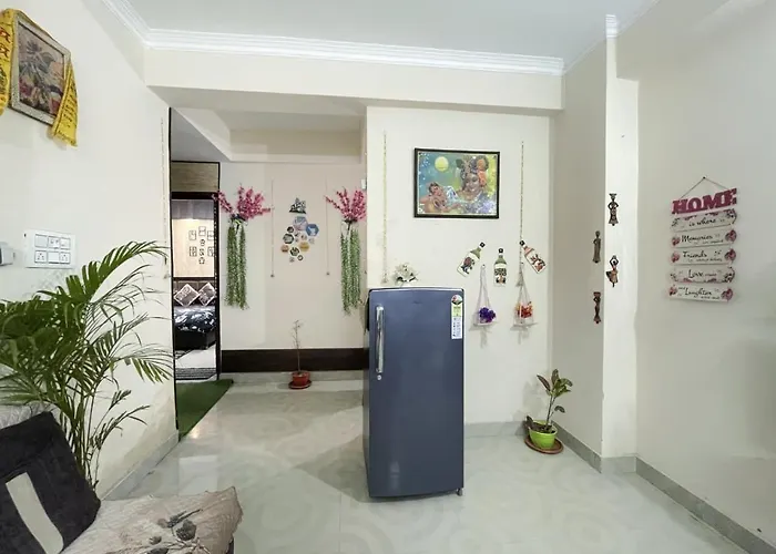 Vrindavan Divine Nest Near Prem Mandir And Iskcon -2Bhk Apartment #Lift #Acrooms #Wifi #Family #Couple #Freeparking #Park #2Rooms 2-6 People