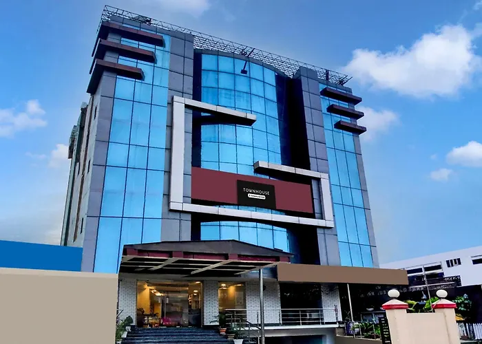 Townhouse Hatigaon Near Medicity Formerly Hotel Grand Majesty