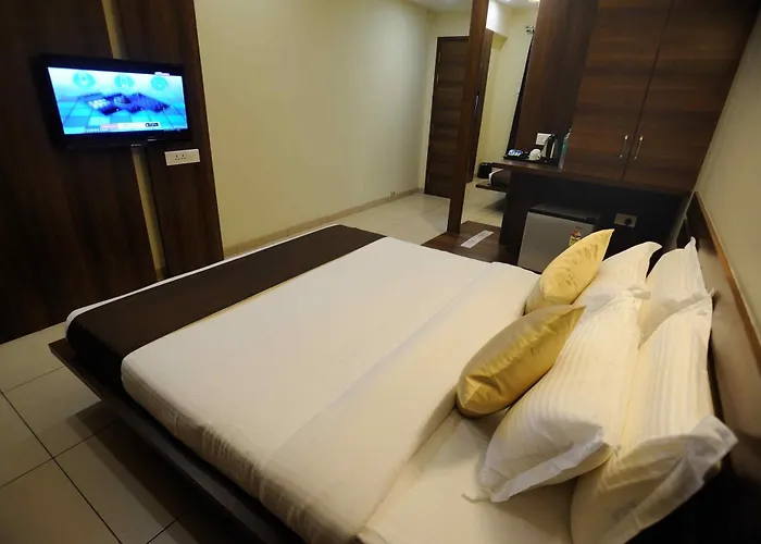 Hotel 3 Leaves Kolhapur