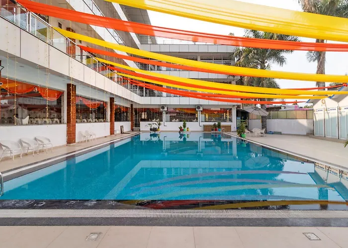 Treebo Arya Palace With Swimming Pool