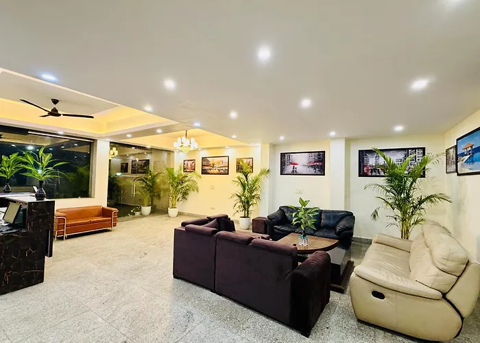 Hotel Oxygen Bloom-Near Noida Sector 18 Metro