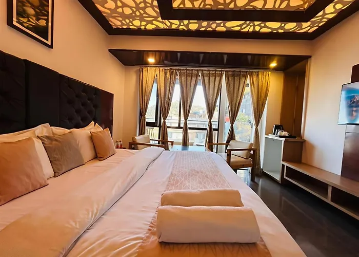 Dwaper Retreat A Premium Property Near Mall Road Mussoorie