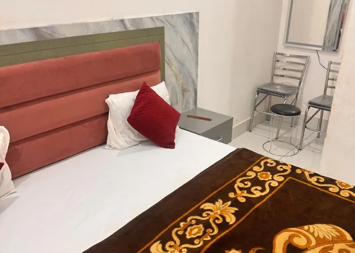 Night Palm Hotel