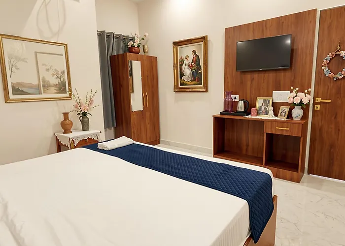 Hotel Luxury Ramayan Bliss Near Ram Mandir Free Parking On Site #Lift #Air Condition Rooms