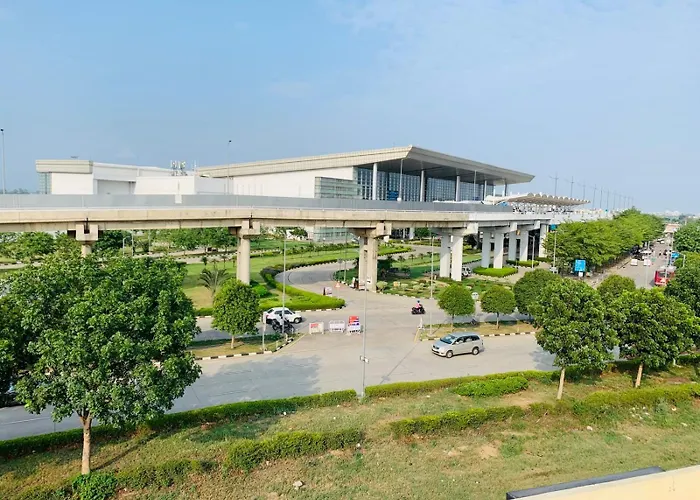 Hotel Mahadev Home-Stay !! Near Chandigarh It'L Airport