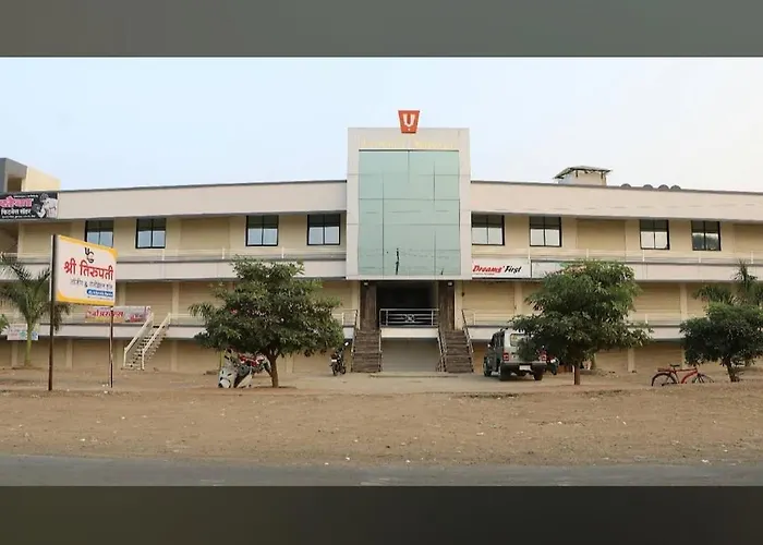 Tirupati Lodging And Celebration Hall