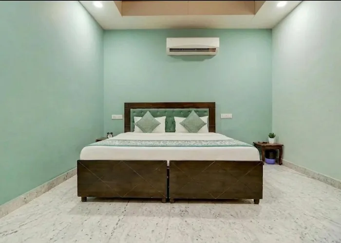 Hotel The Velvet Crest Zirakpur