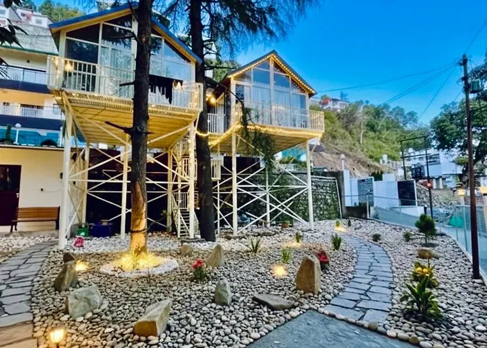 Treehouse By The Lake