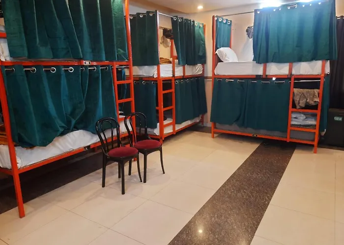 Cozy Bunks Z Hostel