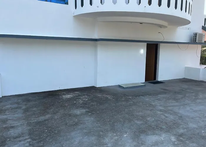 Taaraa Loca - Yoga , Spiritual N Dorms
