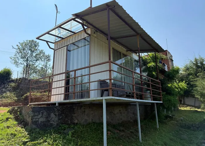 Mad & Nomad Backpackers Hostel