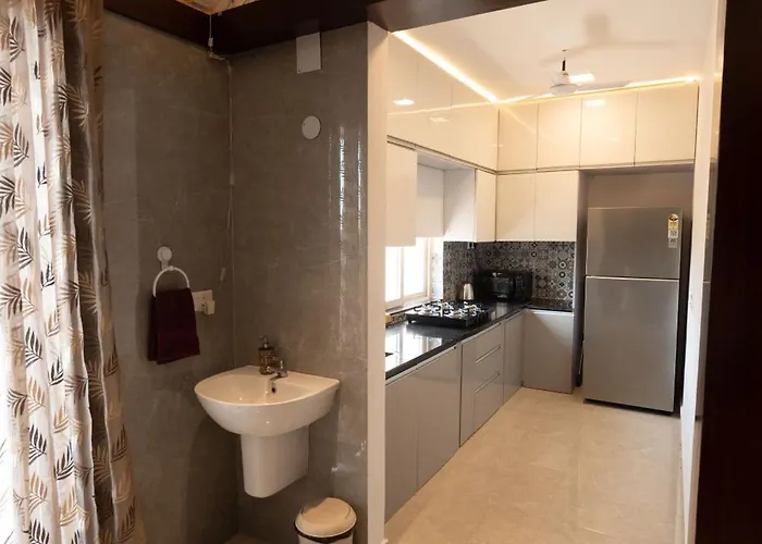 2Bhk Aurea Stays Luxury Living With Balcony Views Near Dn Regalia Mall Bhubaneswar