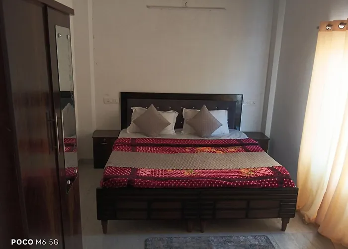 Dhananjay Home Stay