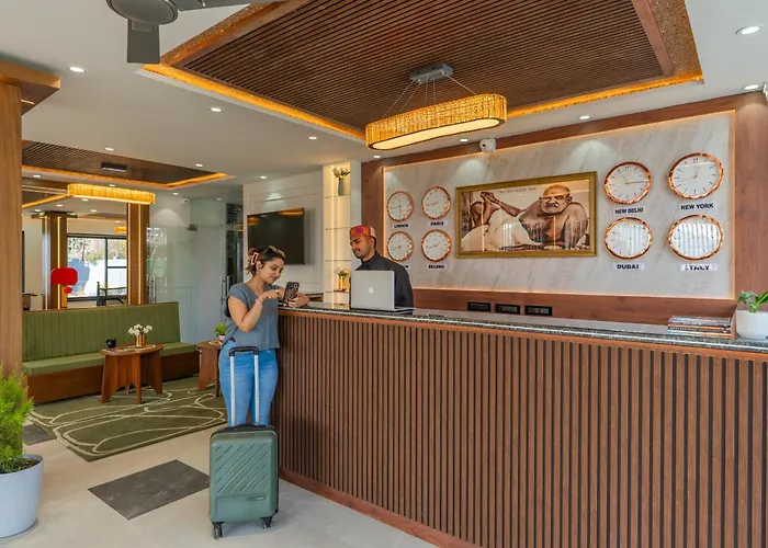 Perfectstayz Luxe Kapilaz With Rooftop Pool & Cafe, Bhimtal