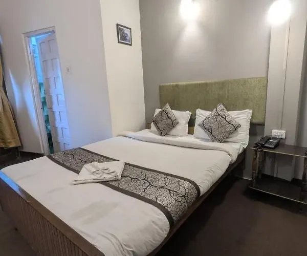 Hotel Sakura Mountain View 10 Mins From Mall Road