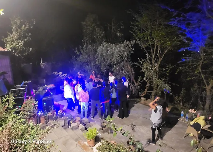 Vibe Hostel Naddi - Near Dal Lake