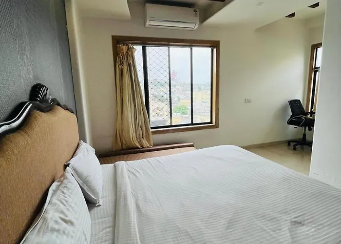 Hotel Metro 966O9O1Oo6 I 500Mtr Away Shreenathji Temple Only 10Min Walking Distance By Sk