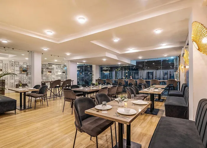 Alaya Stays Liv Regalia Suites, Golf Course Rd Near Galleria