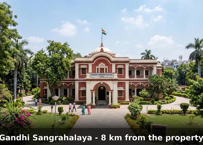 Super Townhouse Anisabad Near Mahavir Sansthan