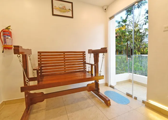 Hotel De Lux Splendid At French Colony