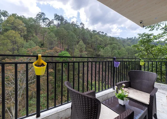 Splendid Retreat Hotels Kasauli - Vacation, River View Balcony, Traking, Camping, Bonfire, Family Groups, Forest Treks, Memories
