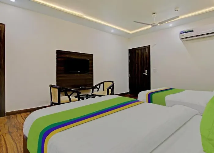 Hotel Super Affordable Silverkey Stay Near Krishna Nagar -Free Parking Facility