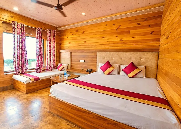 Front View Hotel Vinayak Grand Near Mall Road Best Luxury Stay In Nainital