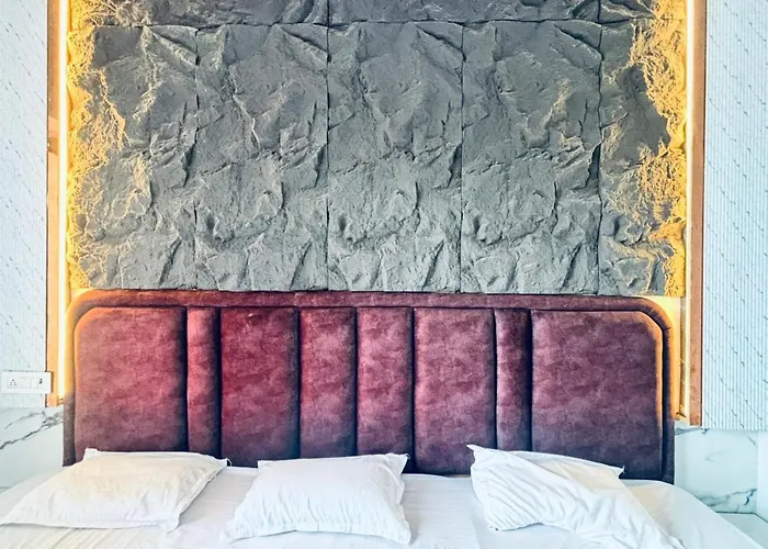 Hotel Radha Madhavam